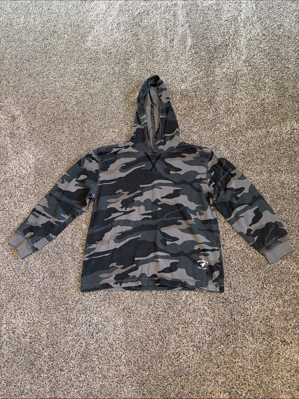 Boys Wrangler Camo Pullover Long Sleeve Tee- Gray & Black Size 6